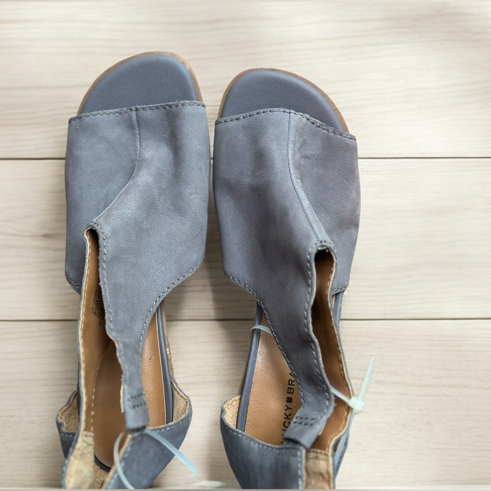 Size 9 1/2 LuckyBrand block heel gray sandals - Picture 2 of 6